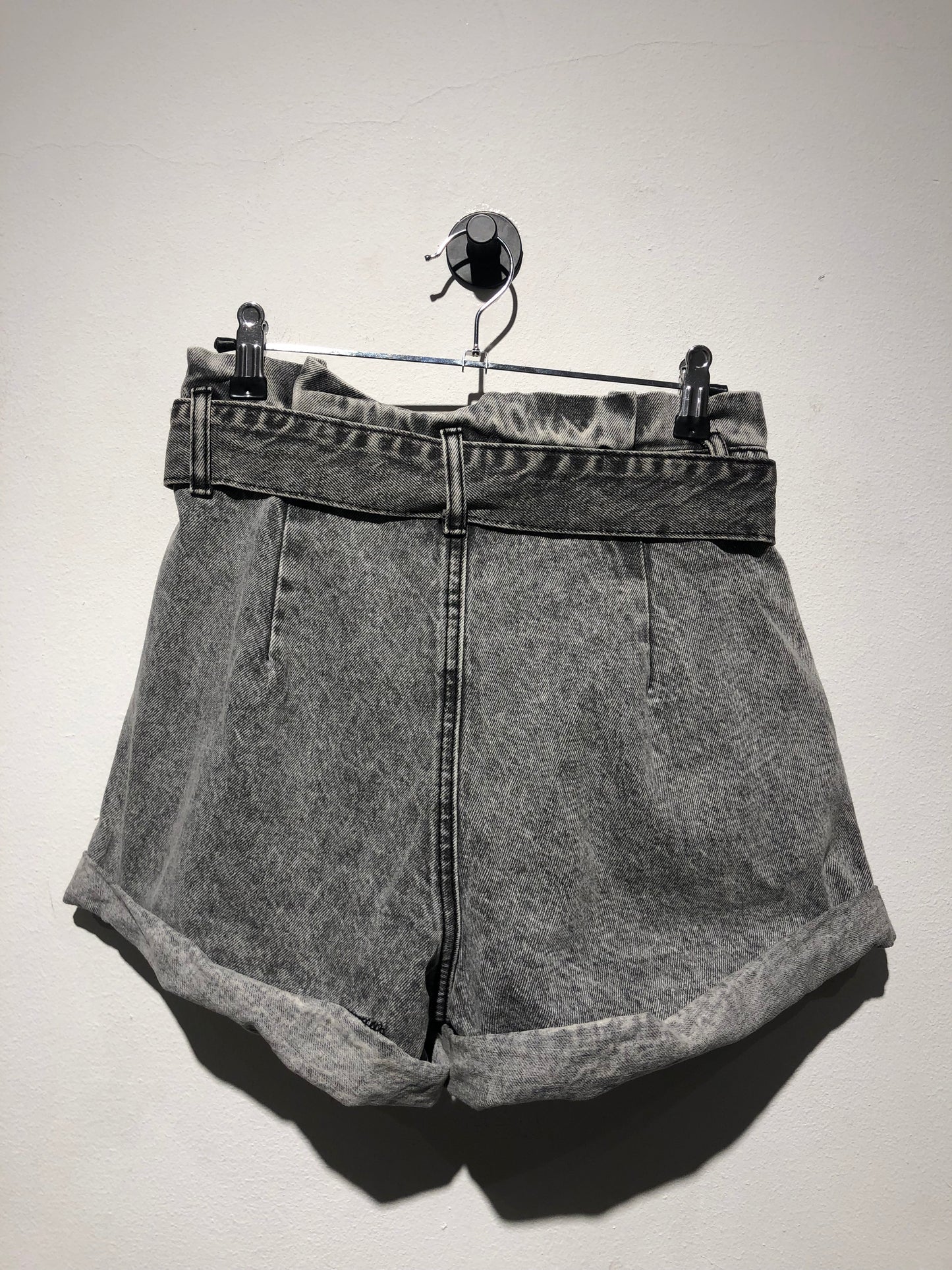 short gris
