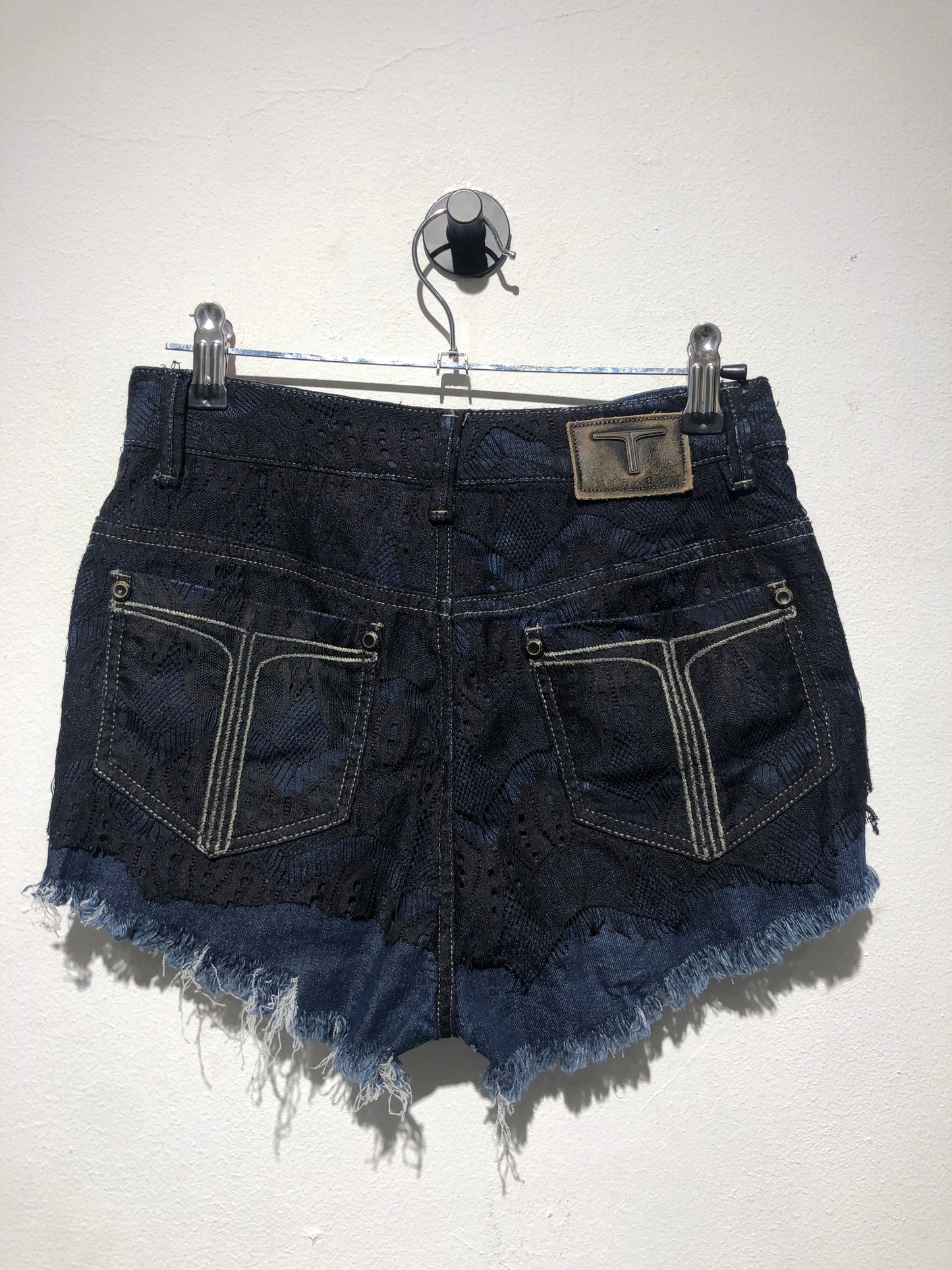 short con encaje
