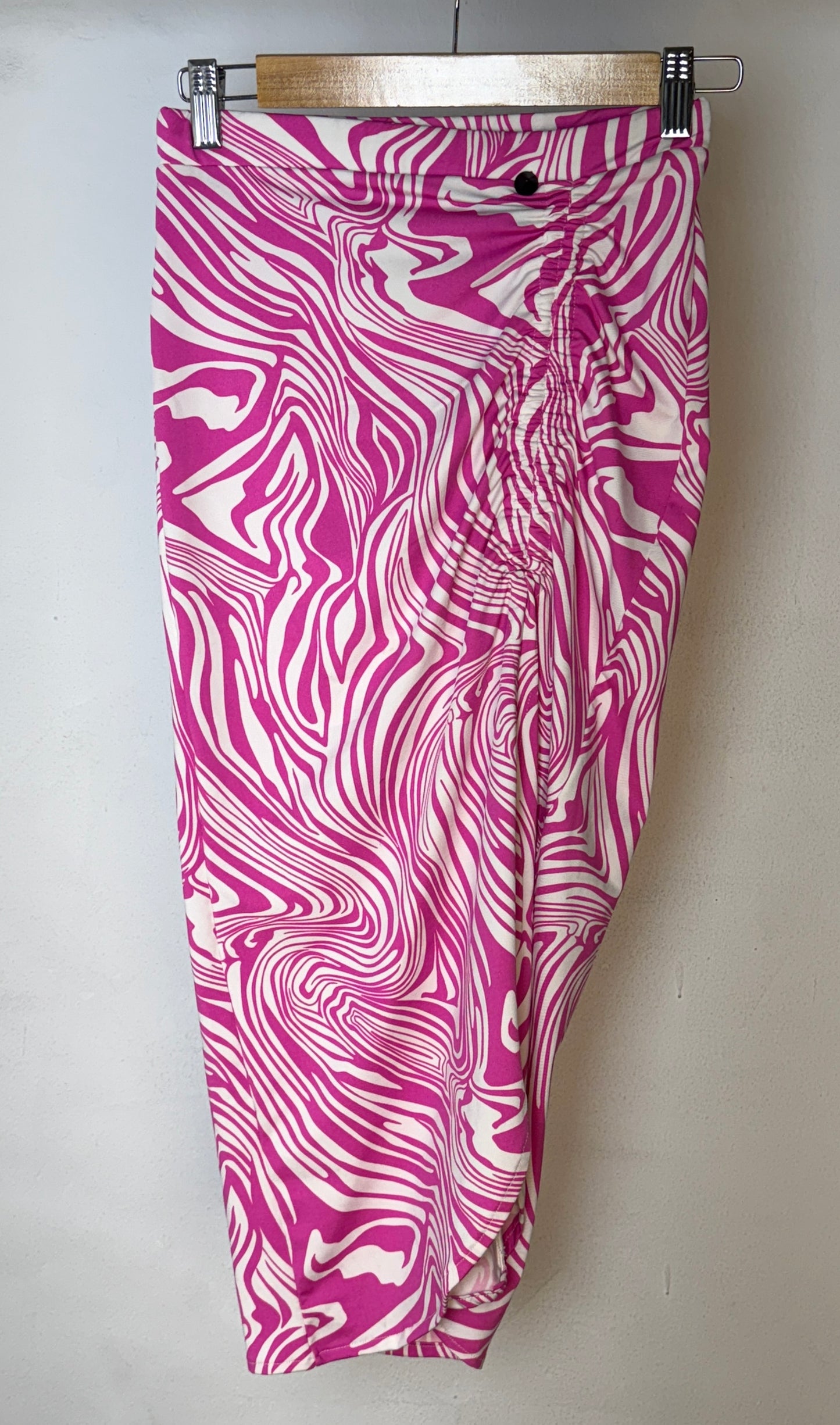 Falda ondas fucsia