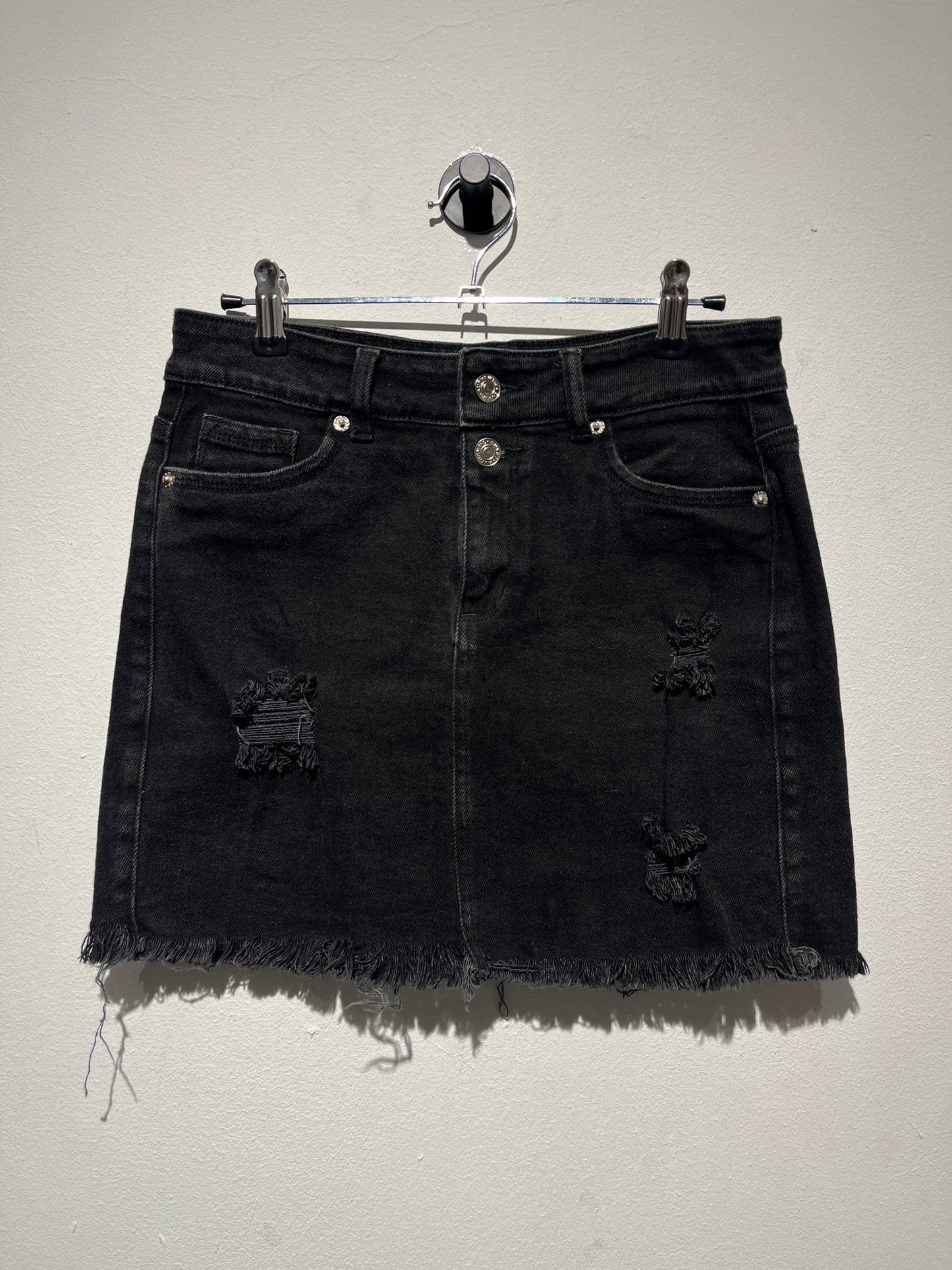 Falda denim negra
