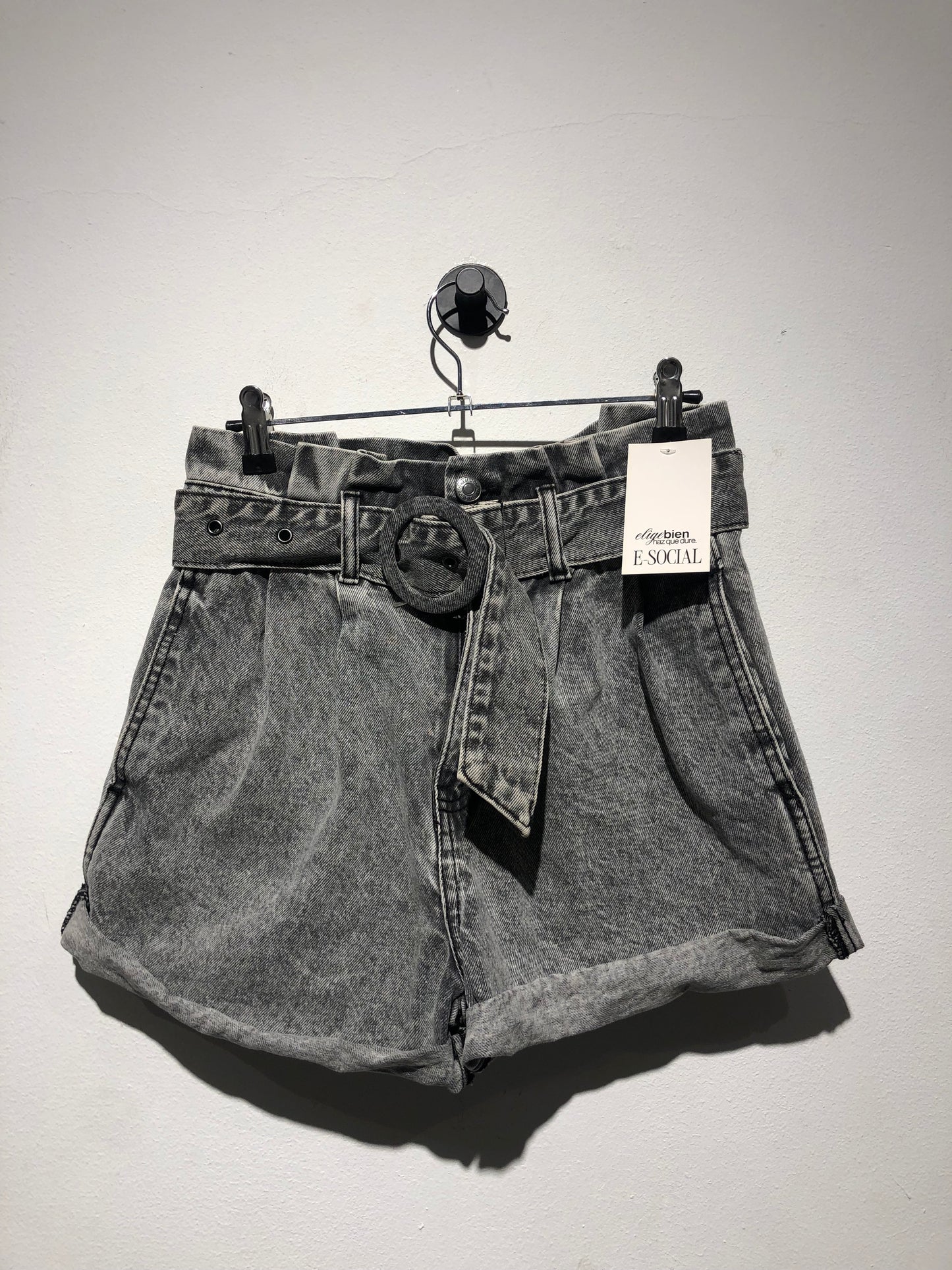 short gris