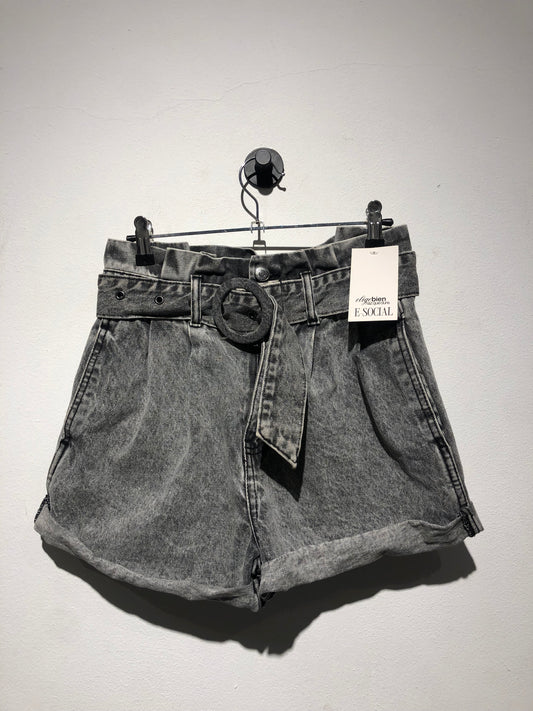 short gris