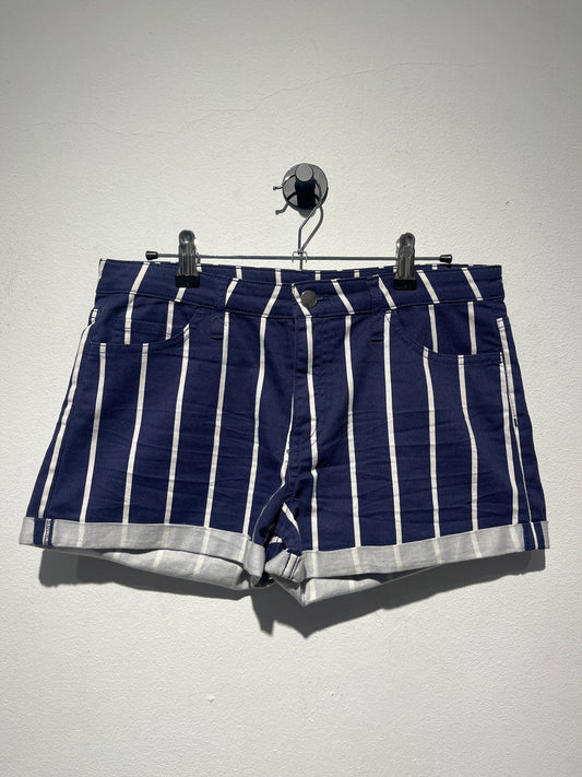 Short azul de rayas