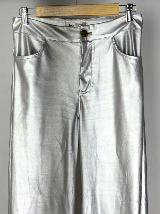Pantalón plateado