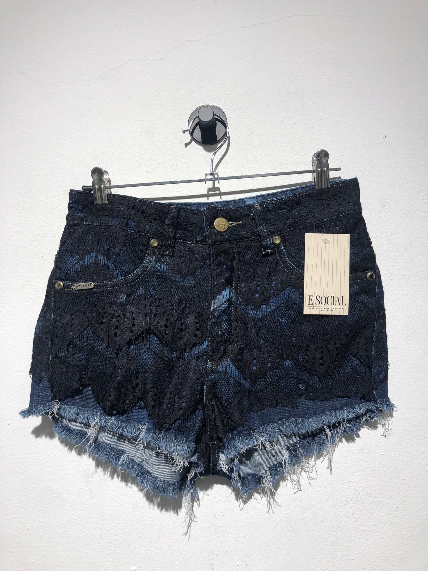 short con encaje