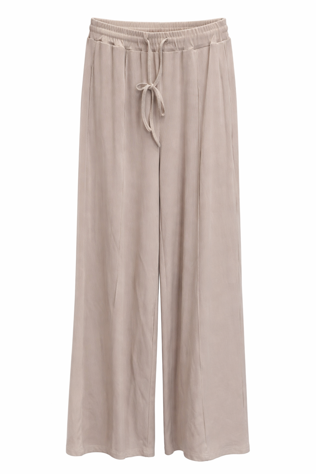 Pantalón beige plisado con línea en pierna