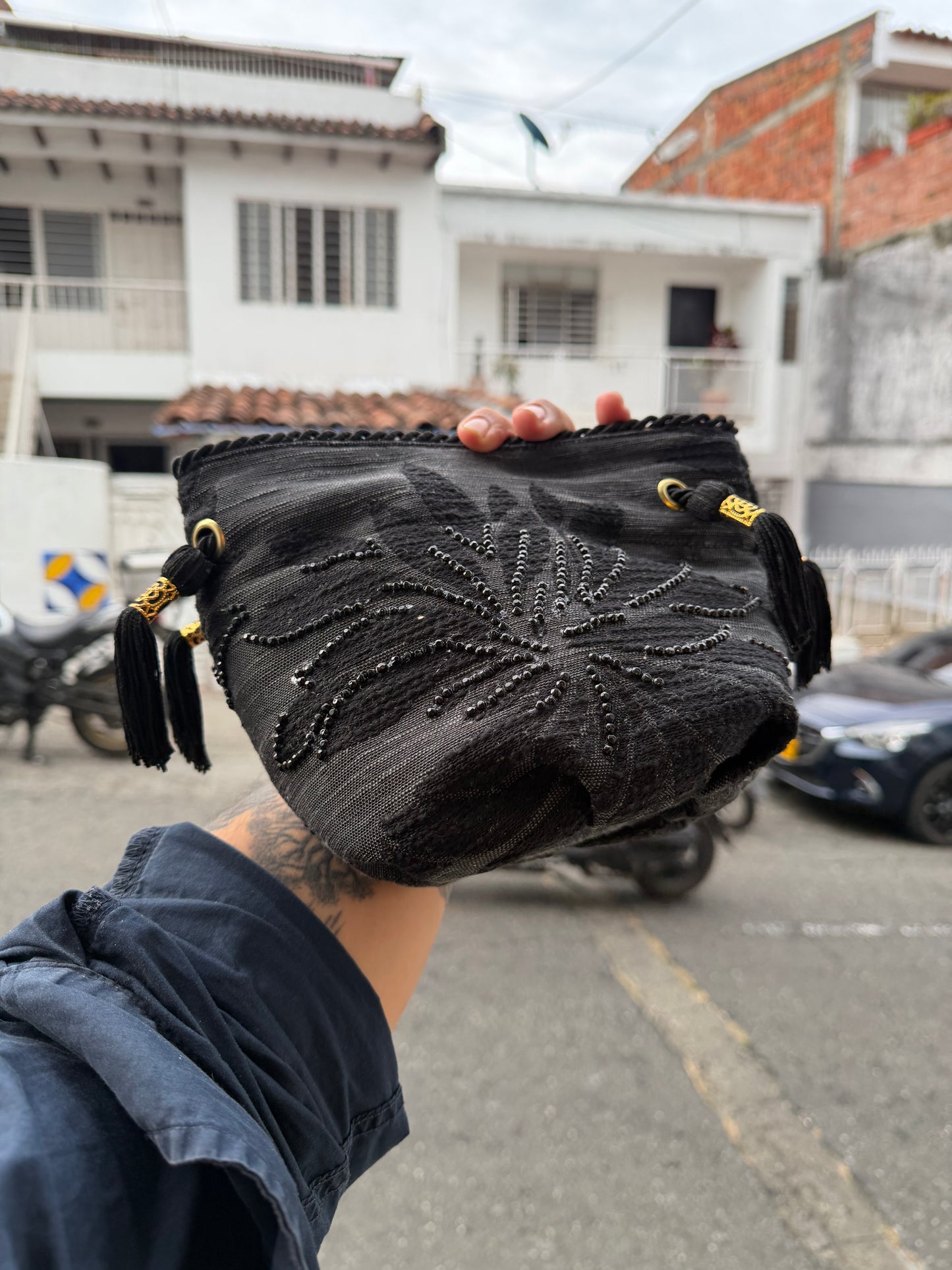 Bucket Bag Negro Hojas - NOUR