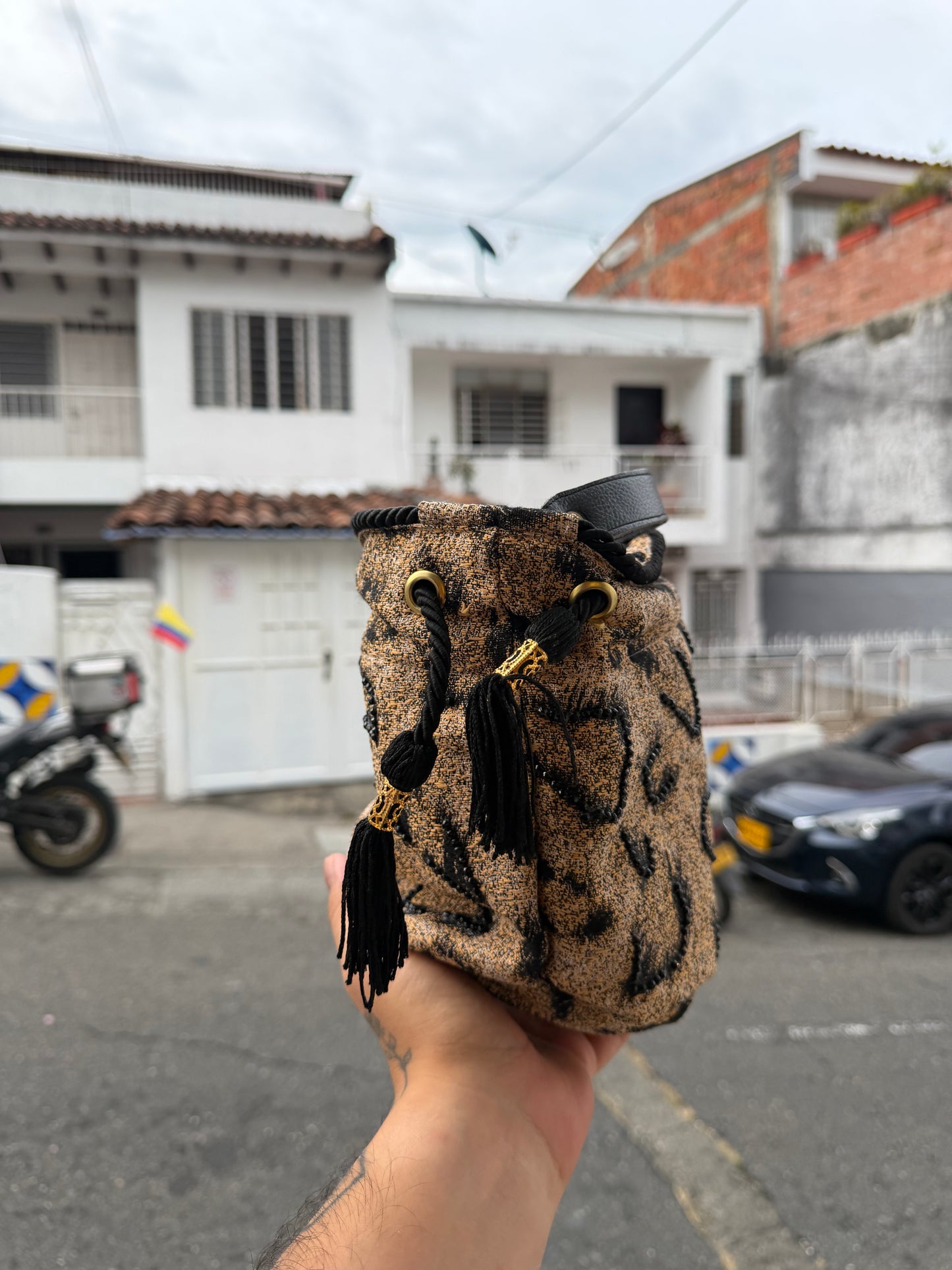 Bucket Bag Boucle Animal Print Dorado - NOUR